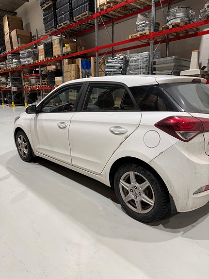 Hyundai i20 3 of 7