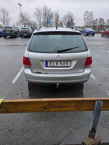 Volkswagen Golf V 2 of 10