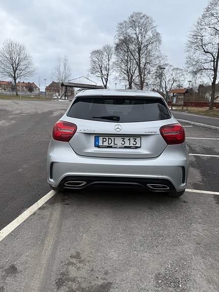 Mercedes-Benz A200 d 2 of 5