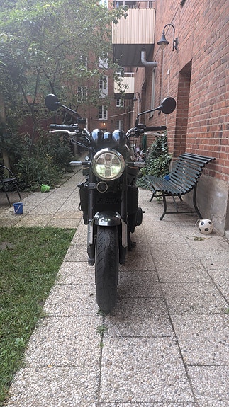 Kawasaki Z900rs 3 of 5