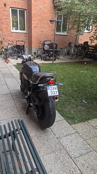 Kawasaki Z900rs 2 of 5