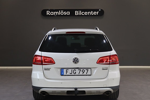 Volkswagen Passat Alltrack 10 of 27