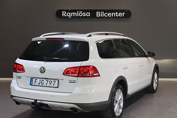 Volkswagen Passat Alltrack 11 of 27