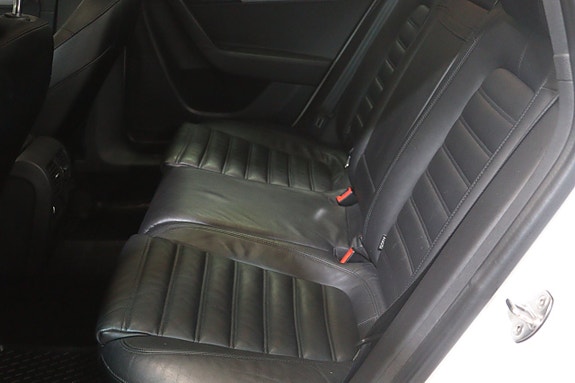 Volkswagen Passat Alltrack 18 of 27