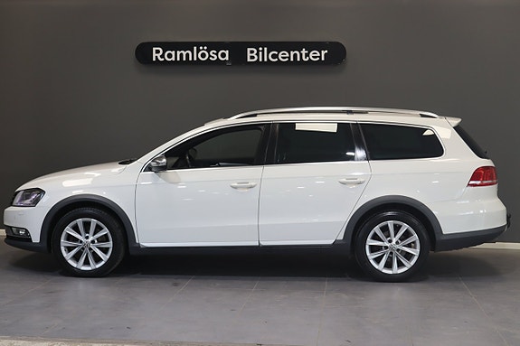 Volkswagen Passat Alltrack 2 of 27