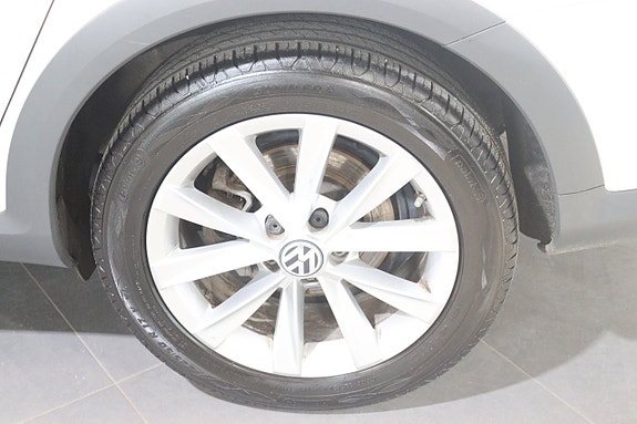Volkswagen Passat Alltrack 17 of 27