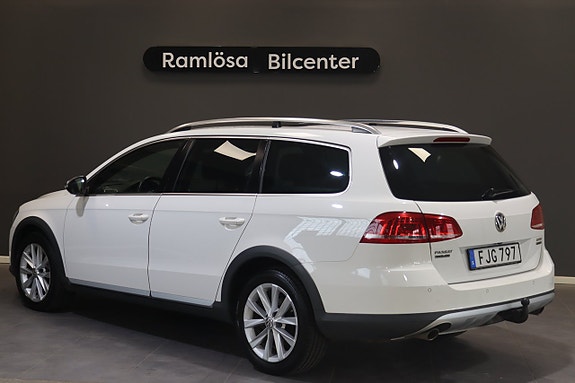 Volkswagen Passat Alltrack 9 of 27