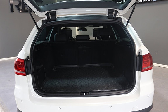 Volkswagen Passat Alltrack 16 of 27
