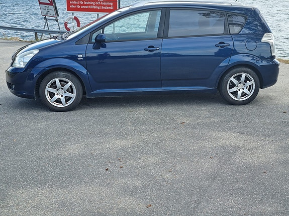 Toyota Corolla Verso 4 of 5