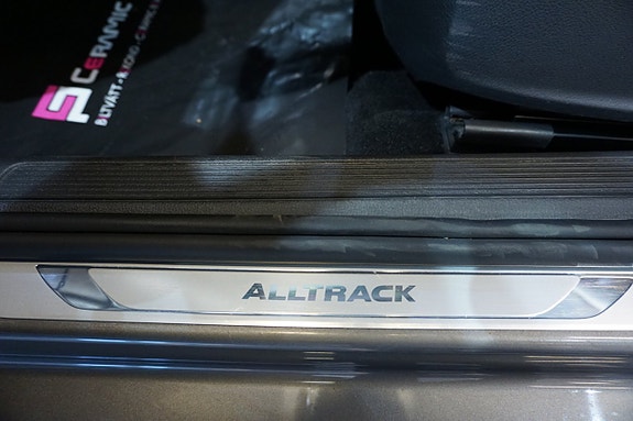 Volkswagen Golf Alltrack 12 of 14