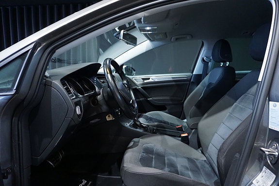 Volkswagen Golf Alltrack 11 of 14