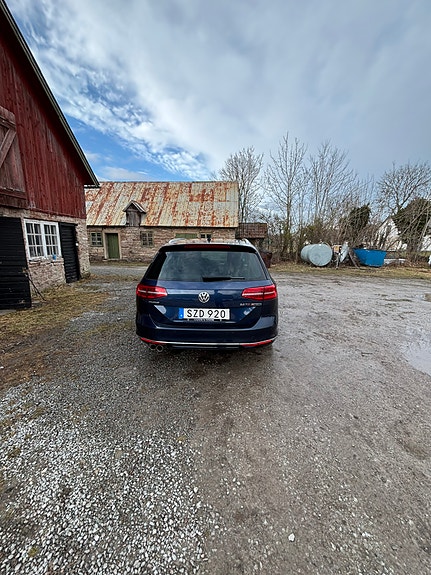 Volkswagen Passat 2 of 5