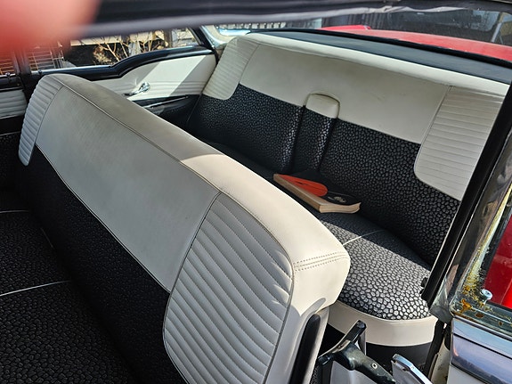 Oldsmobile Ninety-Eight 8 of 10