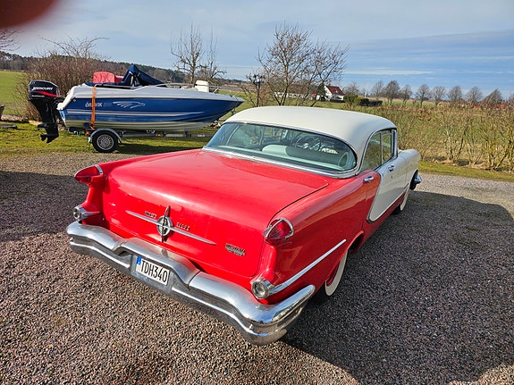 Oldsmobile Ninety-Eight 2 of 10