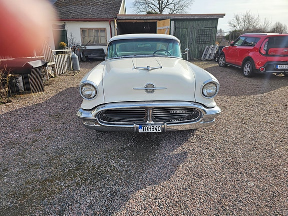 Oldsmobile Ninety-Eight 5 of 10