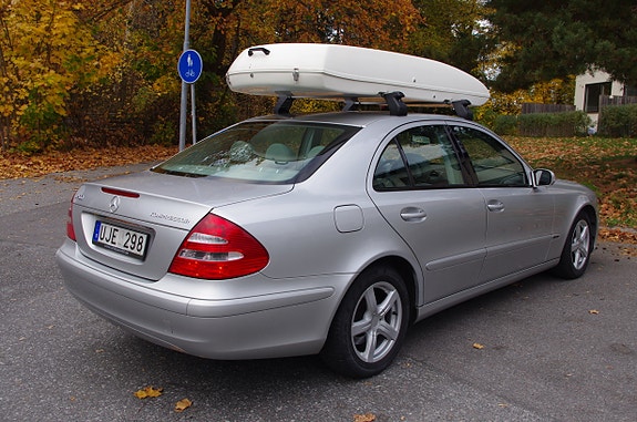 Mercedes-Benz E200 4 of 5