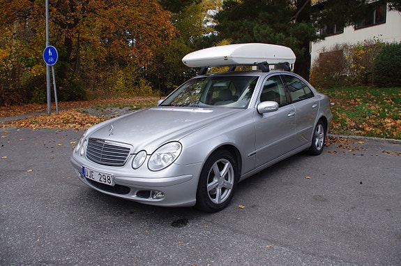 Mercedes-Benz E200 3 of 5