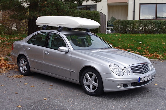 Mercedes-Benz E200 2 of 5