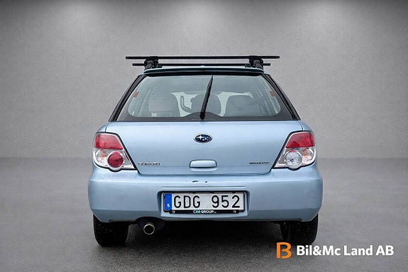 Subaru Impreza 4 of 5