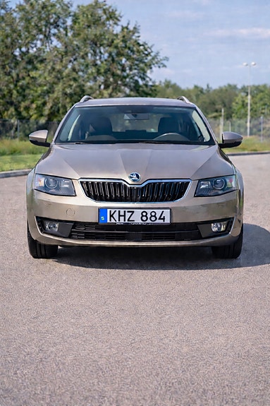 Skoda Octavia 2 of 5