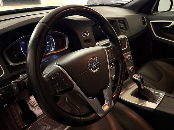 Volvo V60 Cross Country 15 of 25