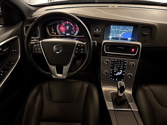 Volvo V60 Cross Country 9 of 25