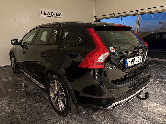 Volvo V60 Cross Country 2 of 25