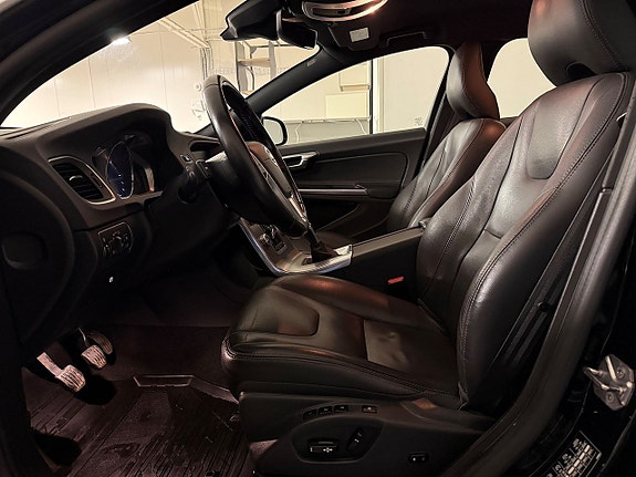 Volvo V60 Cross Country 4 of 25