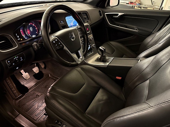 Volvo V60 Cross Country 6 of 25