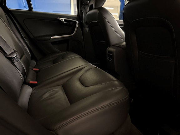 Volvo V60 Cross Country 22 of 25