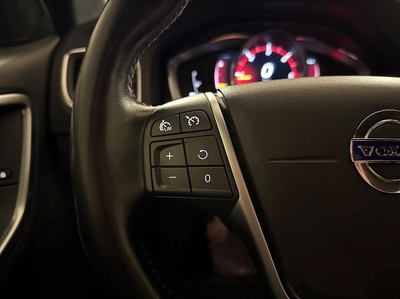 Volvo V60 Cross Country 16 of 25