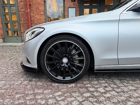 Mercedes-Benz C350 4 of 5