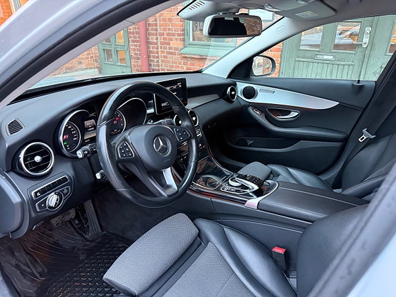 Mercedes-Benz C350 13 of 21