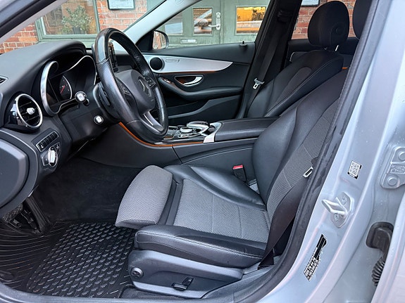 Mercedes-Benz C350 18 of 21
