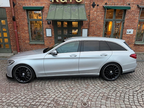 Mercedes-Benz C350 3 of 5