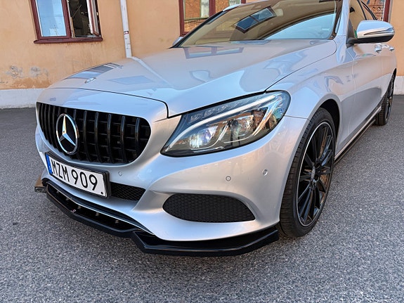 Mercedes-Benz C350 2 of 21