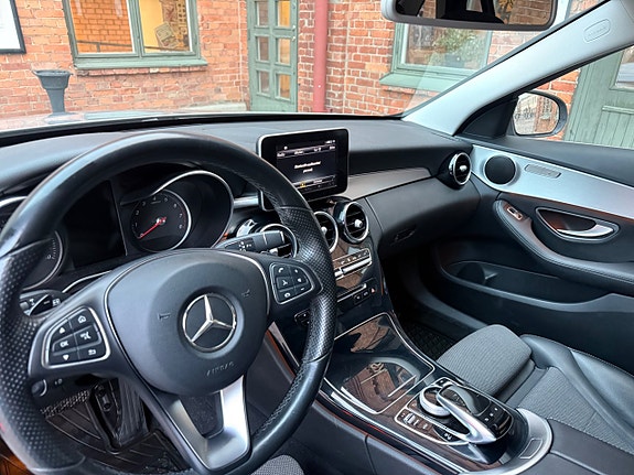 Mercedes-Benz C350 17 of 21