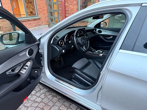 Mercedes-Benz C350 14 of 21