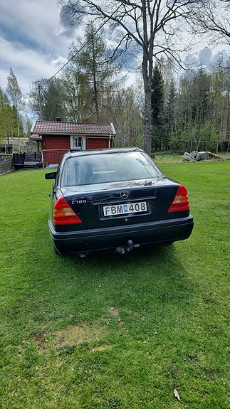Mercedes-Benz C180 3 of 5