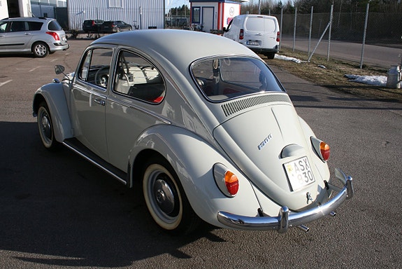 Volkswagen 1300 2 of 22