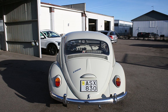 Volkswagen 1300 10 of 22