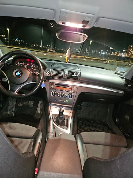 BMW 118d 3 of 5