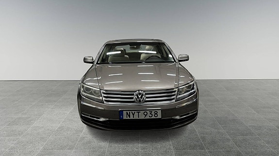 Volkswagen Phaeton 3 of 5