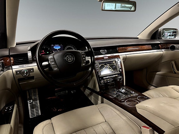 Volkswagen Phaeton 4 of 5