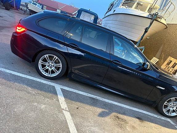 BMW 520d 2 of 5