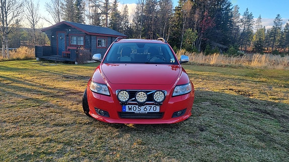 Volvo V50 2 of 5