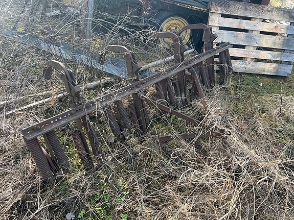 Fjäderharv (125218)