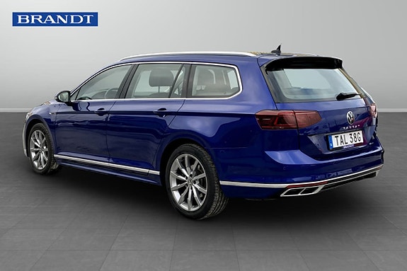 Volkswagen Passat 2 of 5