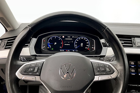 Volkswagen Passat 7 of 10