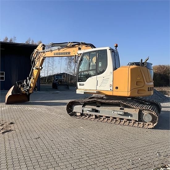Liebherr R914 Compact S - 17 ton - Video! 2 of 30